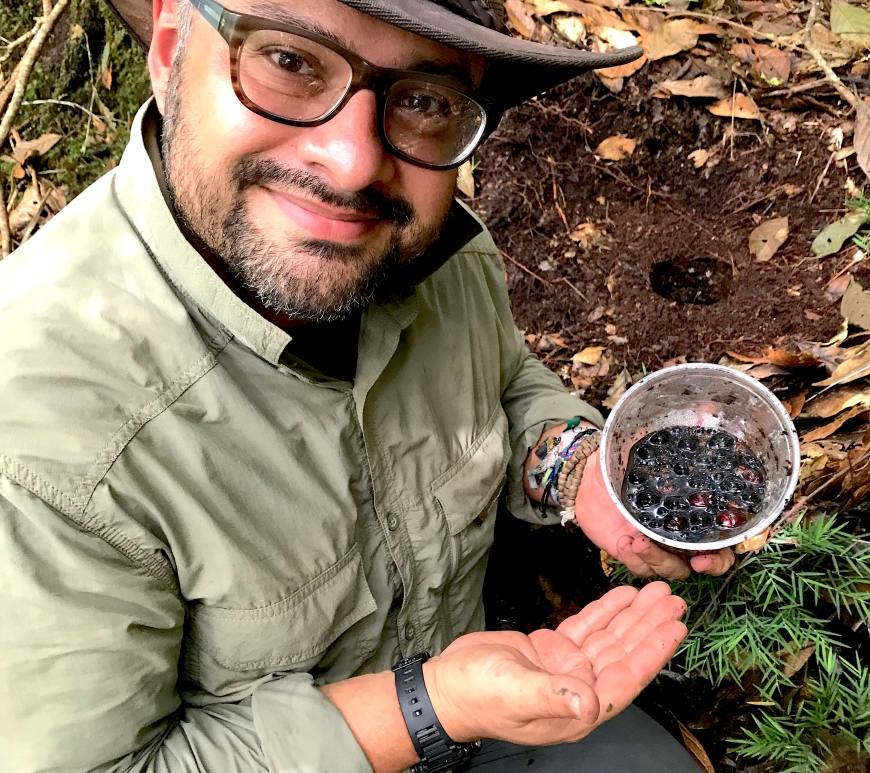 Jorge Ari Noriega collecting a pitfall trap for dung beetles in one of the coffee farms.